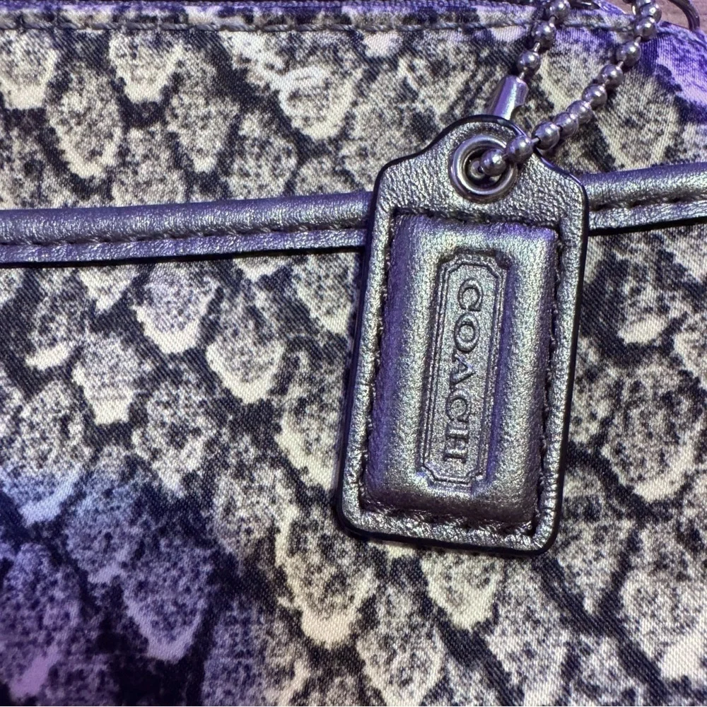 Coach Turnlock VTG NWOT silver/gunmetal,glamorous wristlet,brand charm,genuine,